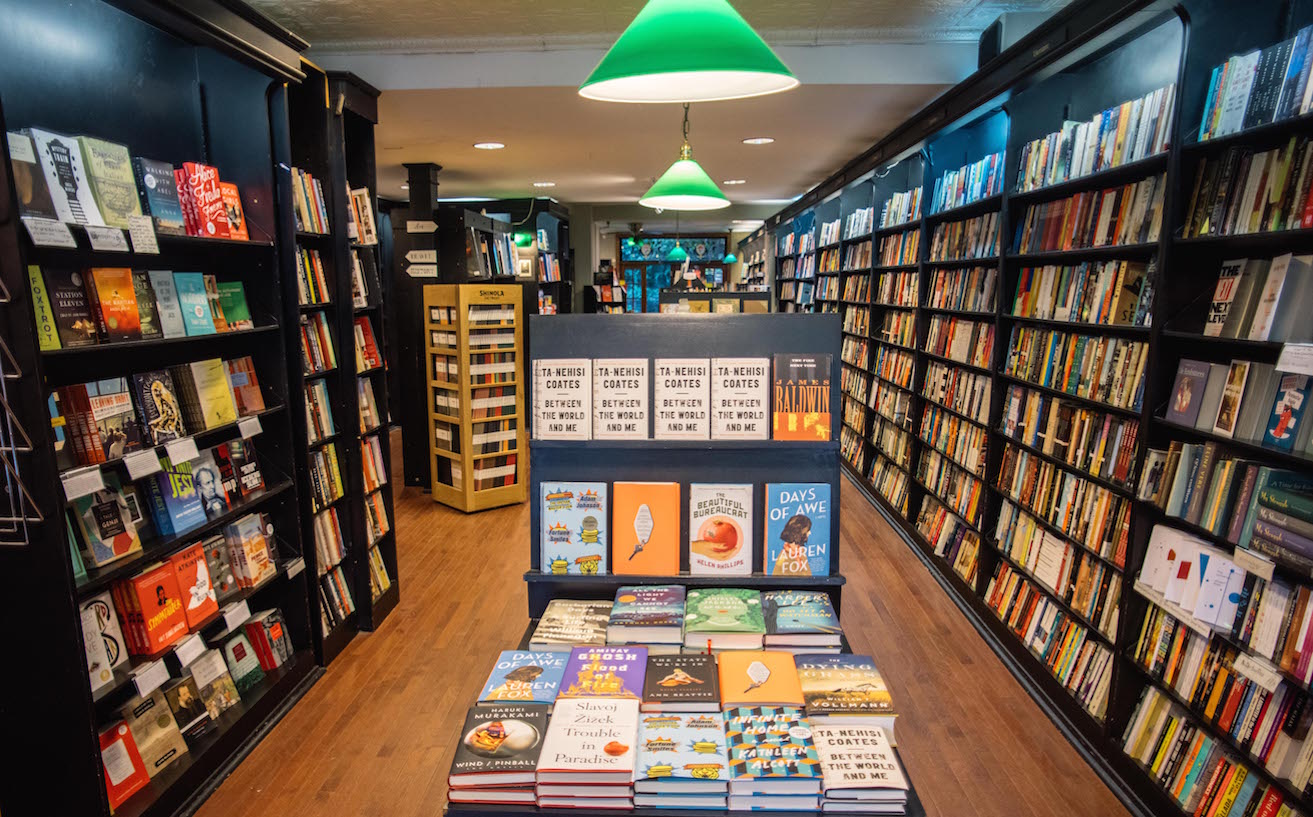 Шоп книга интернет. Bookshop. A Store книги. BOXSHOP книга. Comfort bookstore.